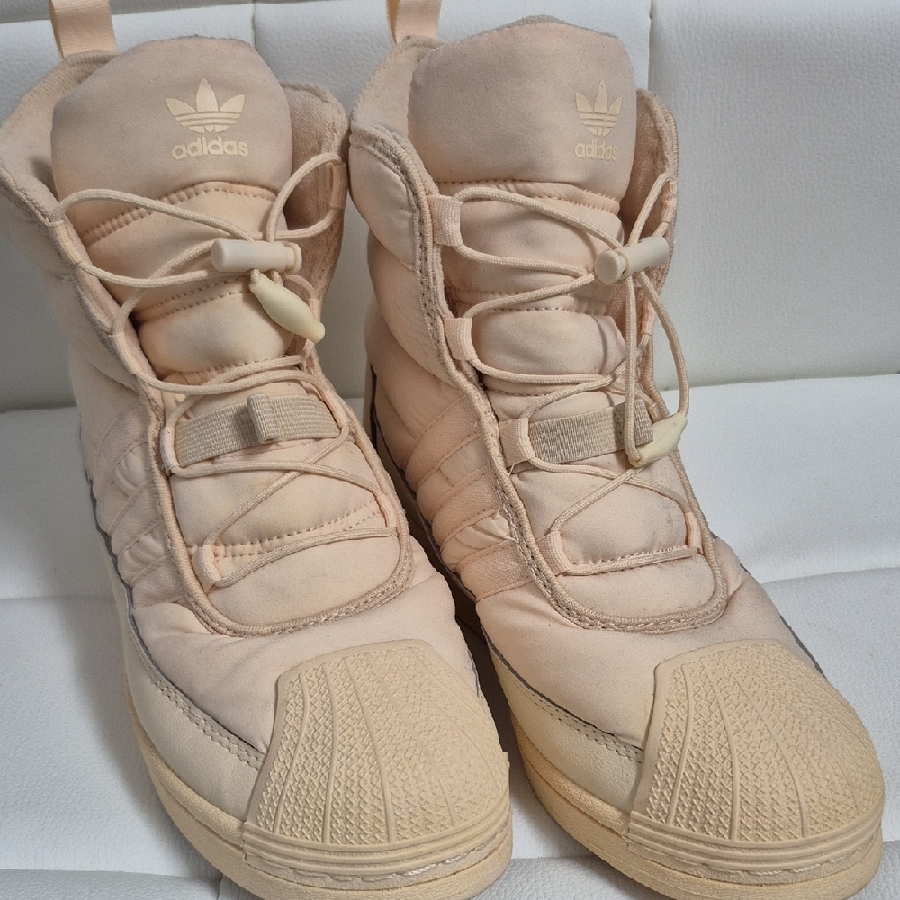These are the Adidas Originals Superstar Boot J 'Sand Strata'. Size 4.5 In Youth